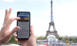 Planifier que faire à Paris en février avec une application de voyage. L'application propose un itinéraire pour 1 jour sans musée et à petit budget.