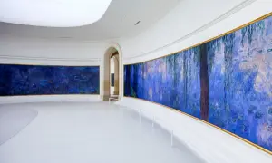 Immersion dans les Nymphéas de Monet au musée de l'Orangerie, un havre de paix à deux pas du métro.