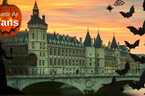 Citrouille géante et sorcière sur fond de château parisien. Idées pour savoir quoi faire pour Halloween, à partir de 7 ans. Chauves-souris et araignées volent.