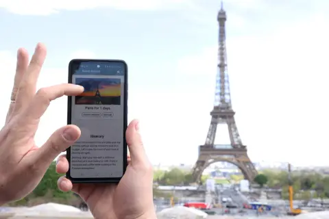 Planifier que faire à Paris en février avec une application de voyage. L'application propose un itinéraire pour 1 jour sans musée et à petit budget.
