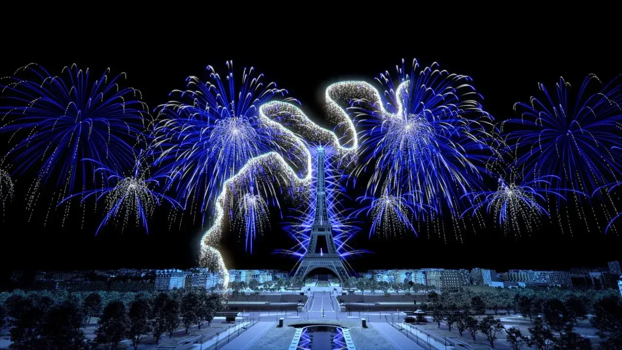 Feu d'artifice bleu et blanc autour de la Tour Eiffel pour le Louvre 14 juillet.