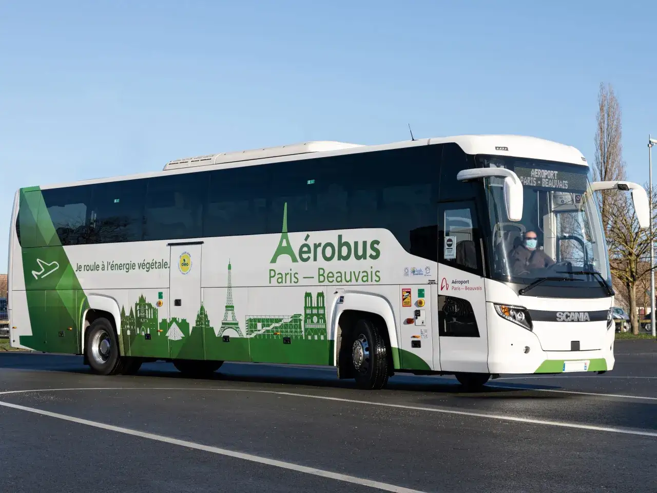 Un bus blanc 