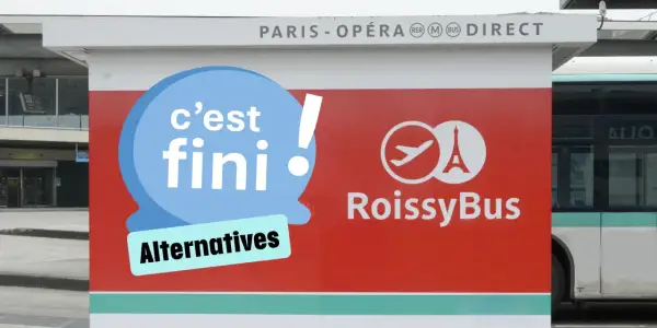 Arrêt de bus Roissy Charles de Gaulle. Le panneau indique "C'est fini !" et "Alternatives", avec le logo RoissyBus.